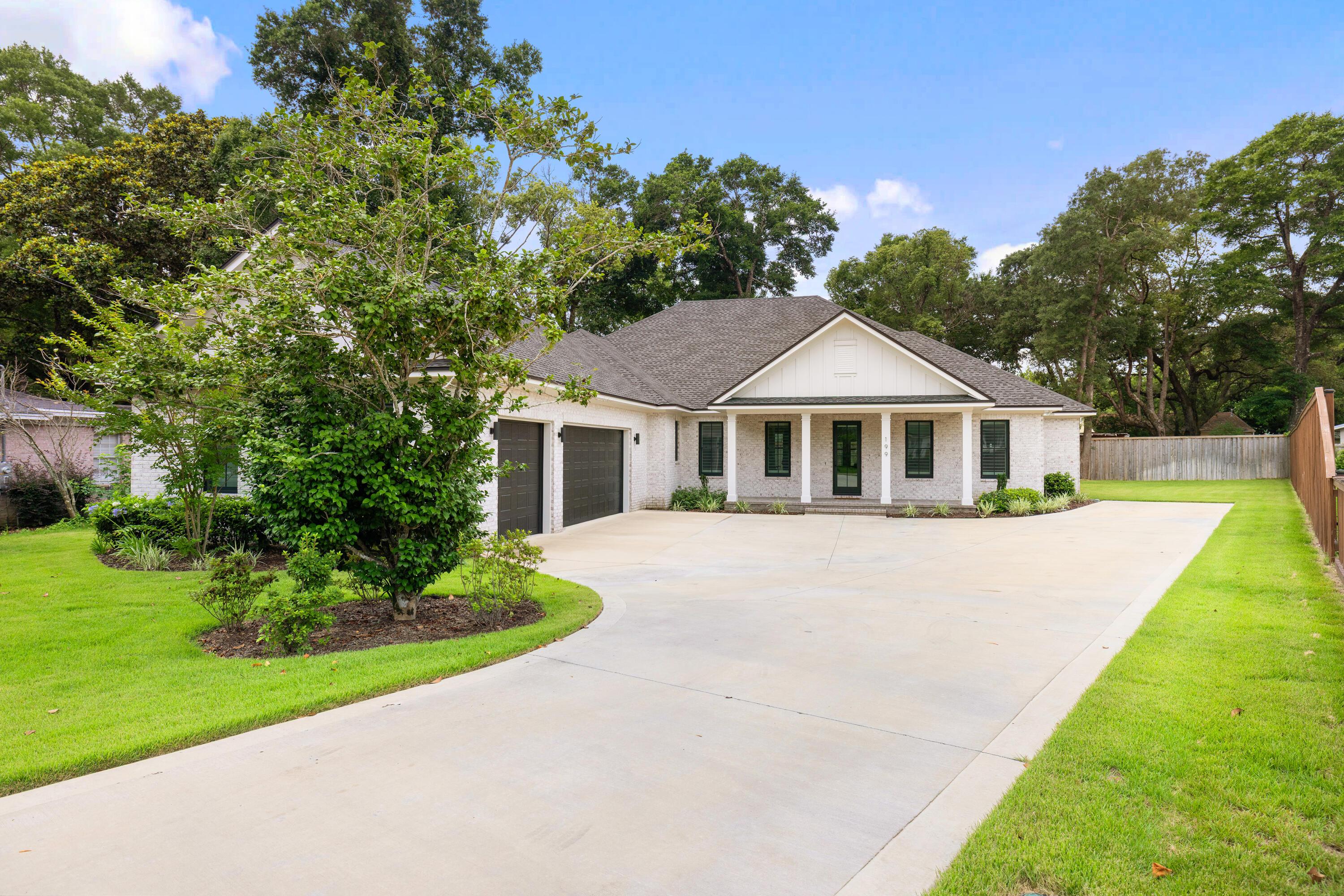 Image 3: 199EdgeAve-Valparaiso-FL-003