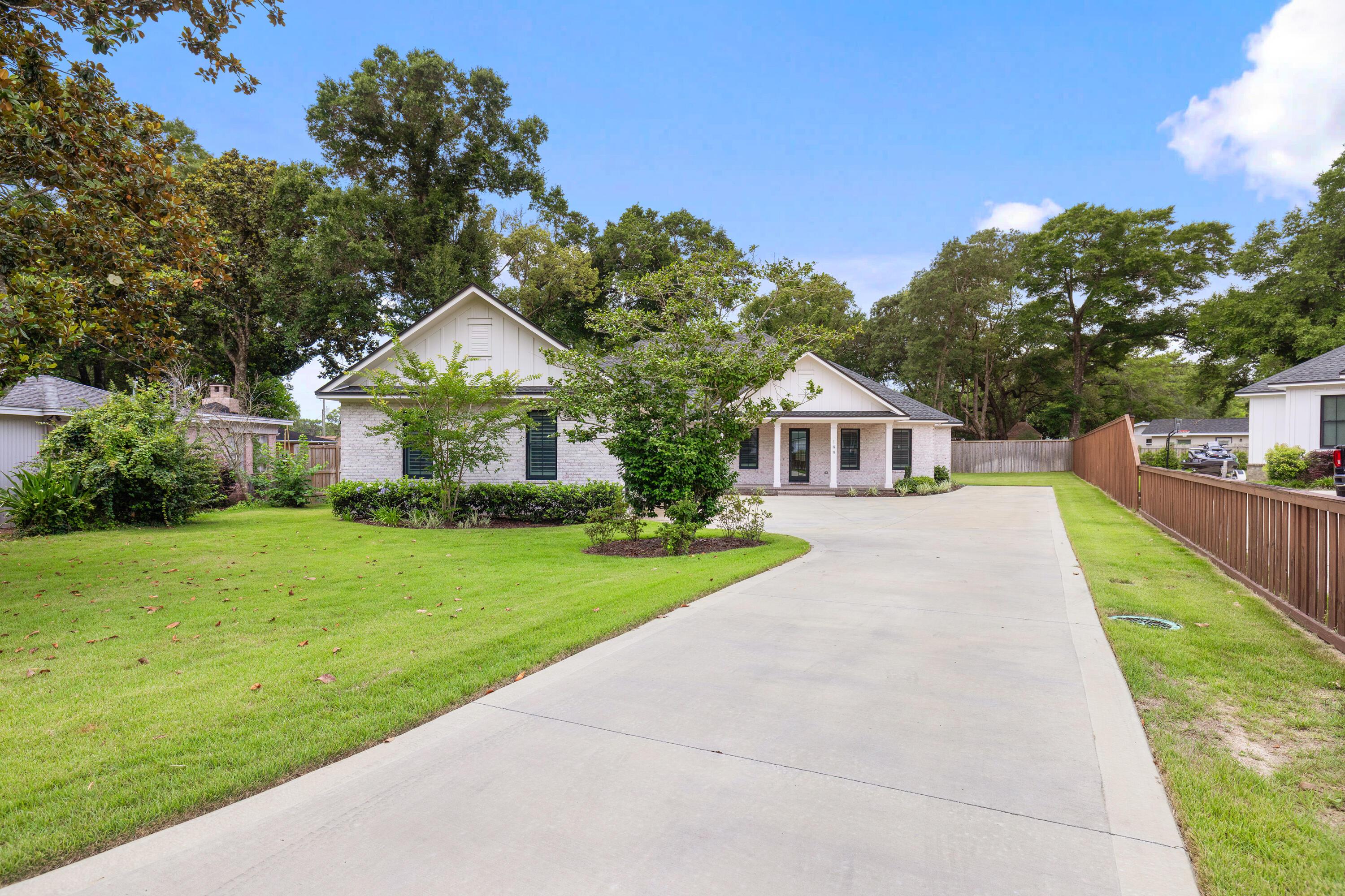 Image 4: 199EdgeAve-Valparaiso-FL-004
