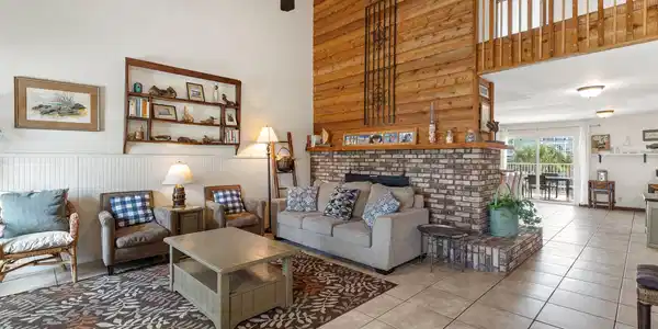 Image 4: family room