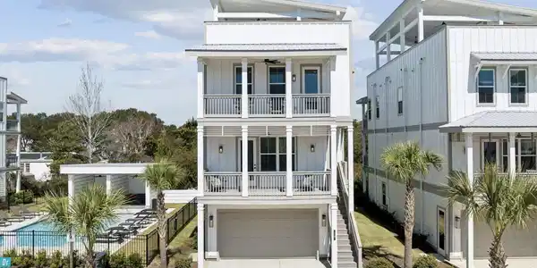 15 E Queen Palm Drive