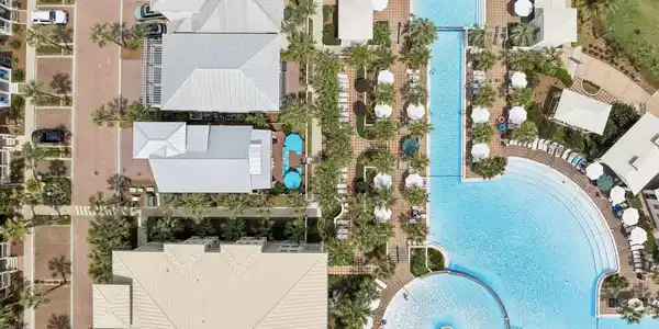 Image 4: Poolside Home