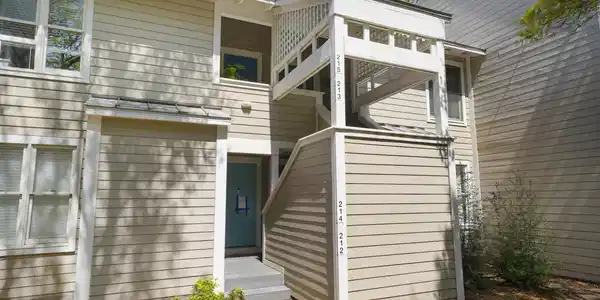 Image 3: Top Level Cottage