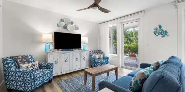 Image 4: Living Area