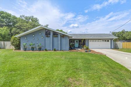 229 NW Theresa Court