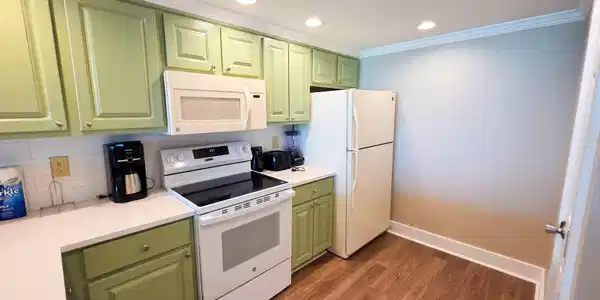 Image 3: Kitchen