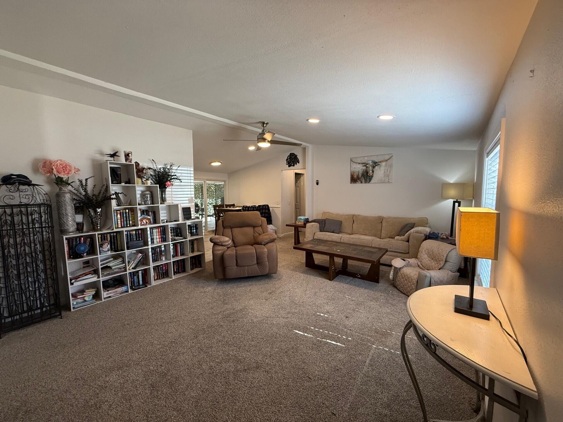 Image 4: Living