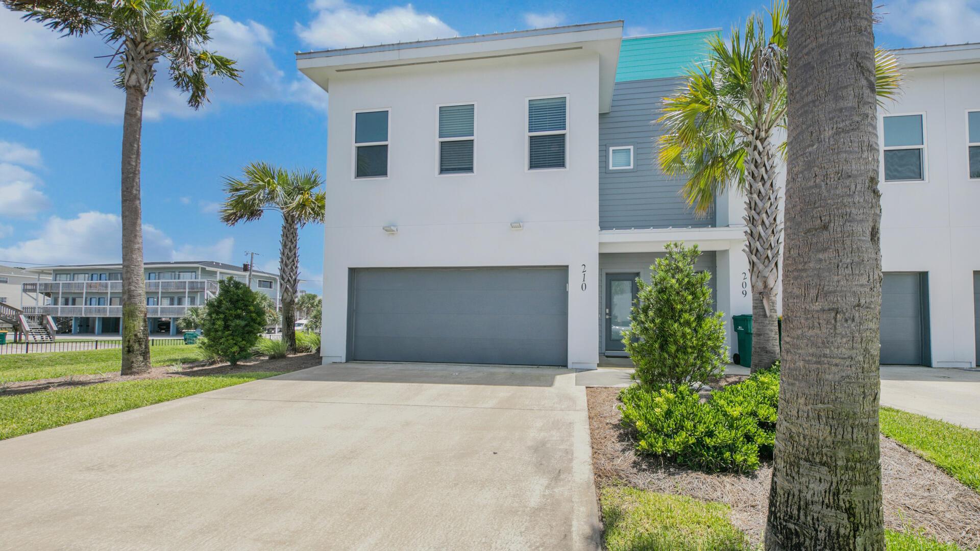 Image 4: Front Driveway