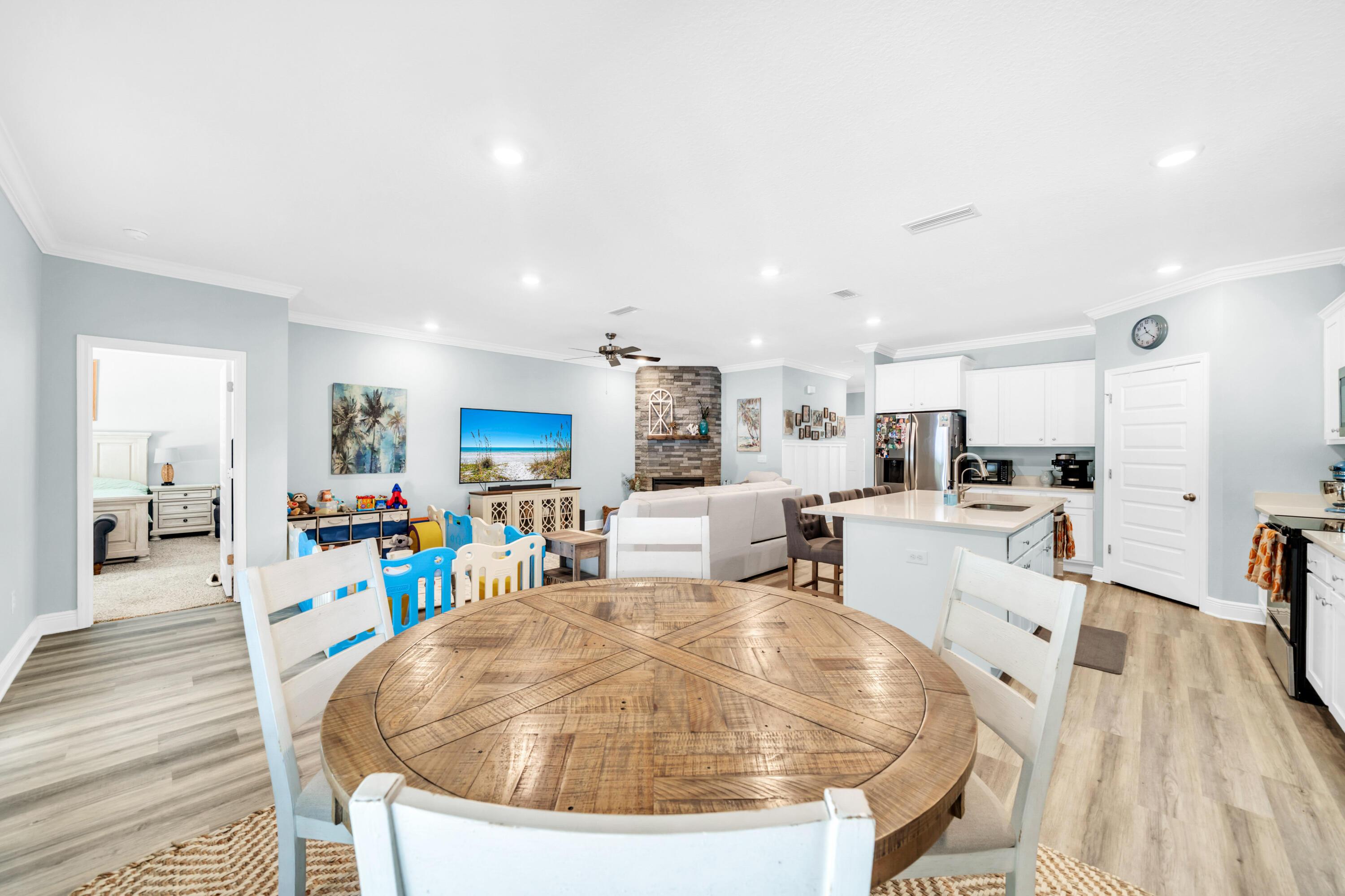 Image 3: Dining Area