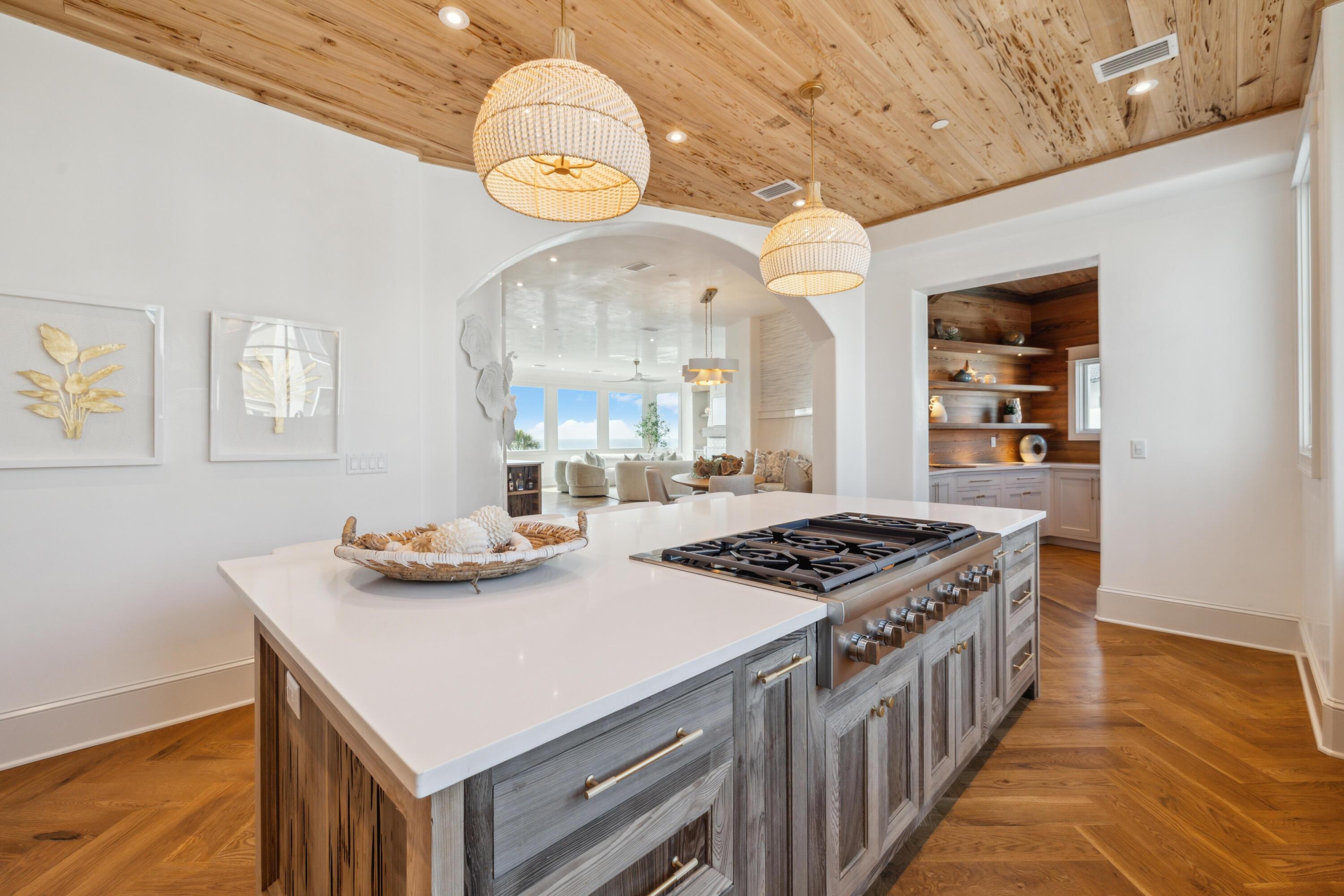 Image 4: Kitchen