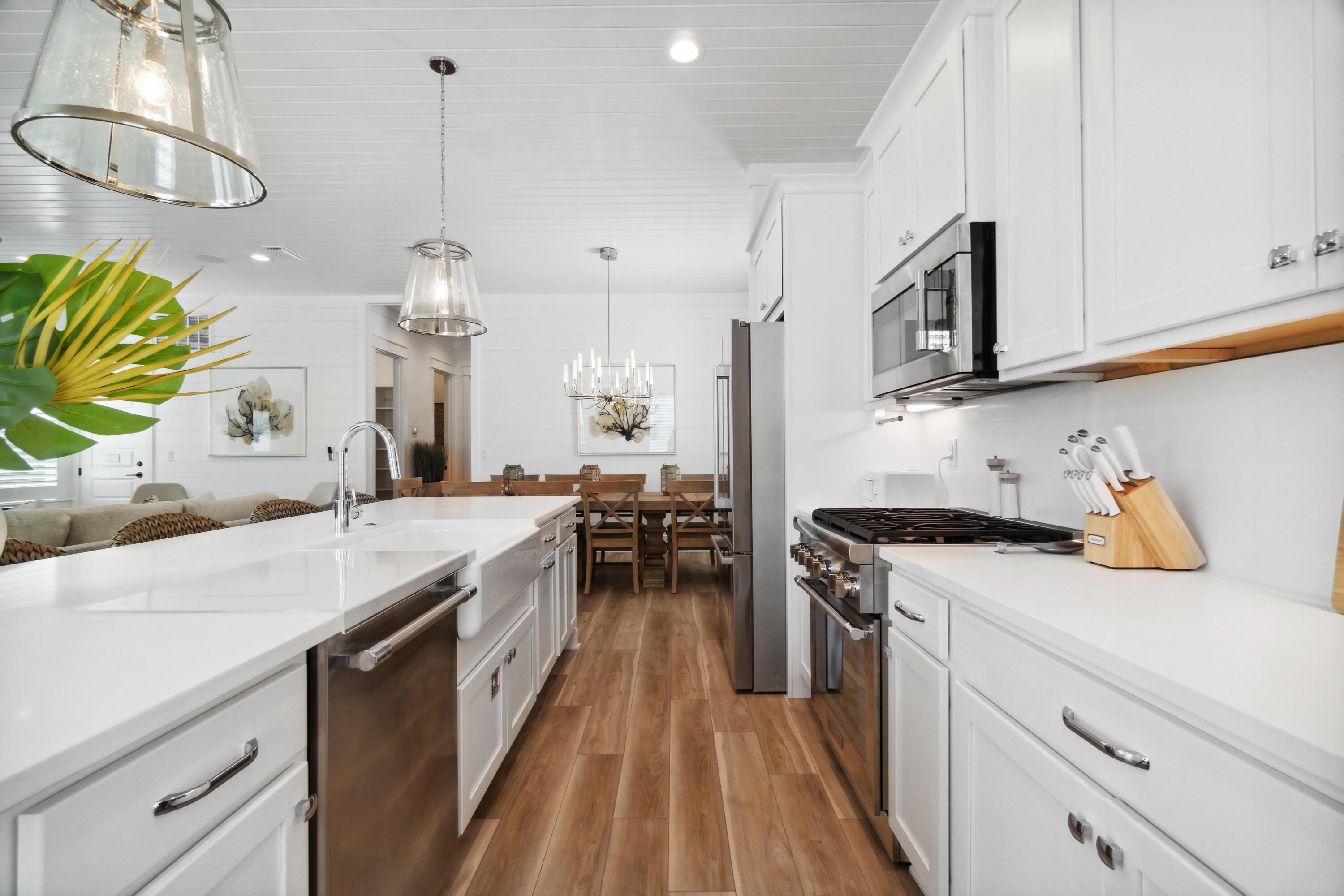 Image 4: Ample Counter Space