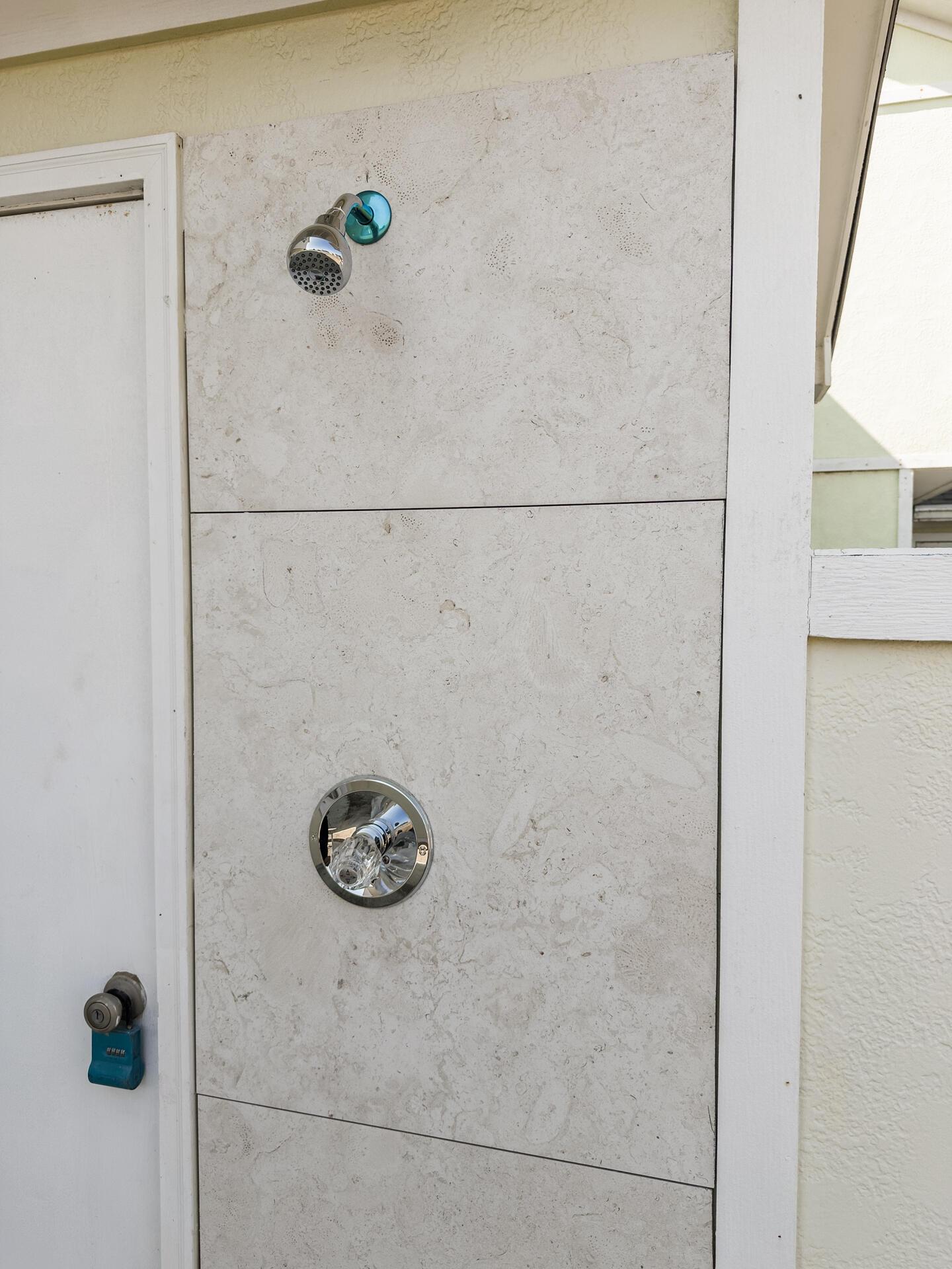 Image 4: FrontBeachRoad-10