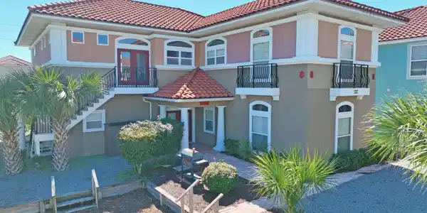 411 La Valencia Circle
