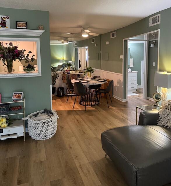 Image 4: living area to dining area