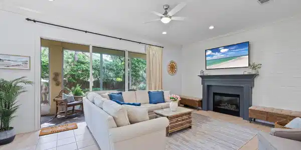 Image 3: 130 Cayman Cove_-31