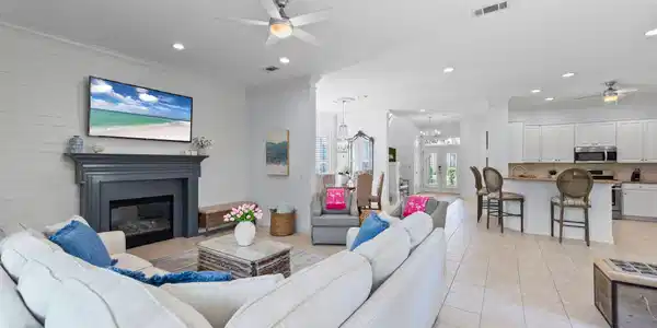 Image 4: 130 Cayman Cove_-32