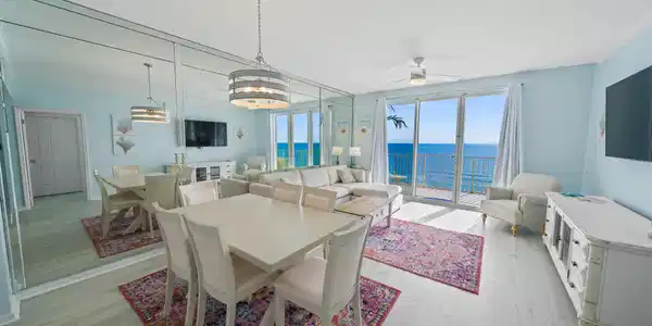 Image 4: Dining area