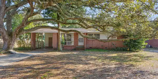 433 Montrose Boulevard