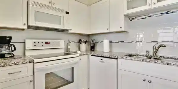 Image 2: kitchen