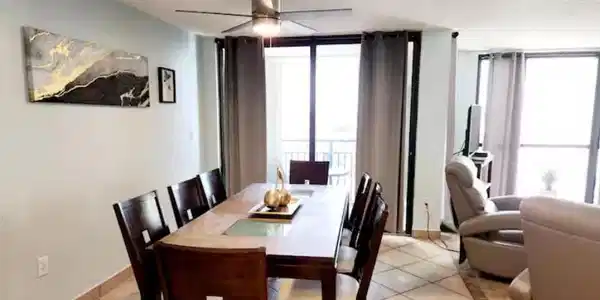 Image 3: Dining room