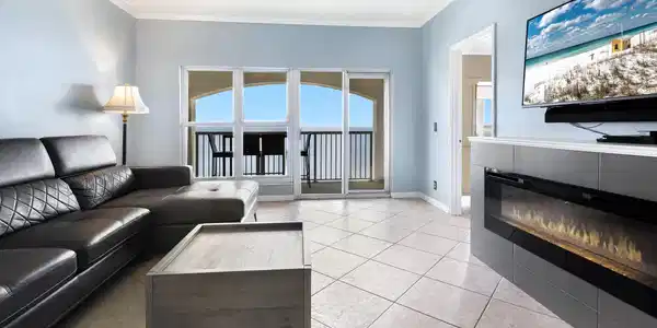 Image 2: Players Club Unit 28-19