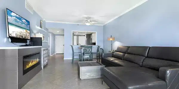 Image 4: Players Club Unit 28-21
