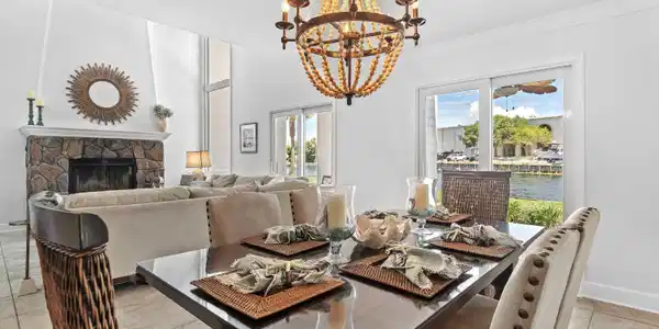 Image 4: 900 dining1