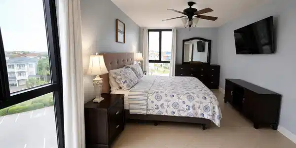 Image 4: Master Bedroom