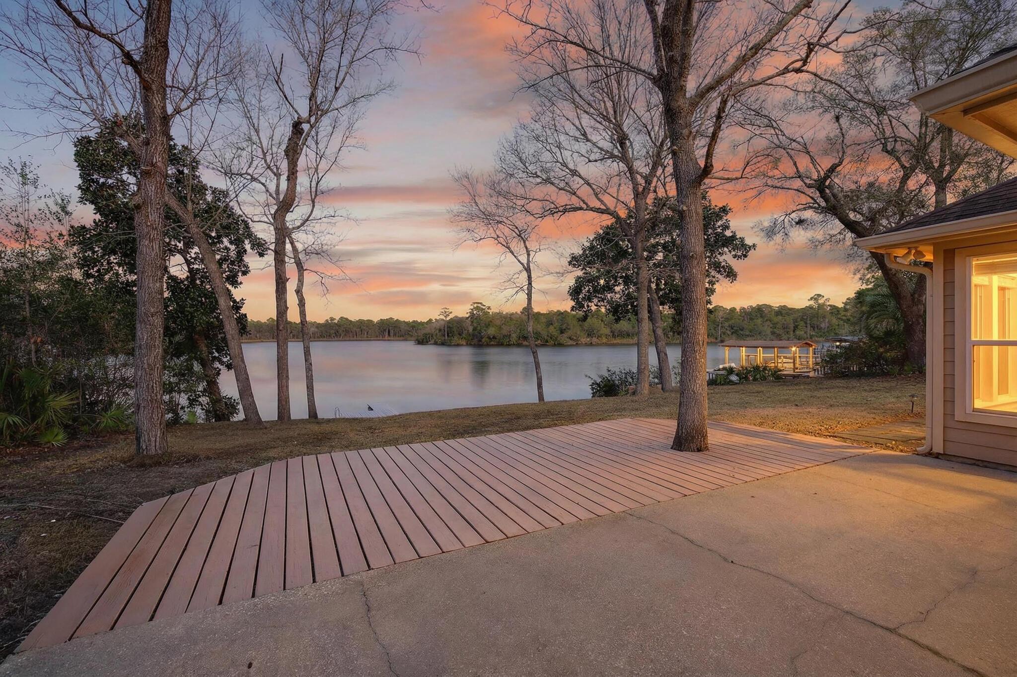 Image 4: 1013 lake dr -22