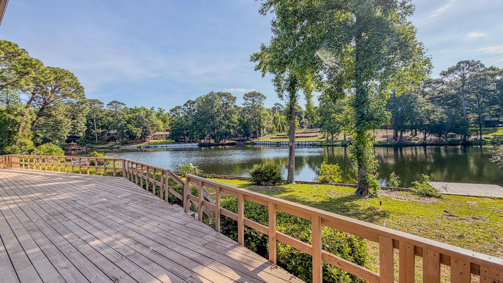 Image 4: Back Deck/Lake Amick