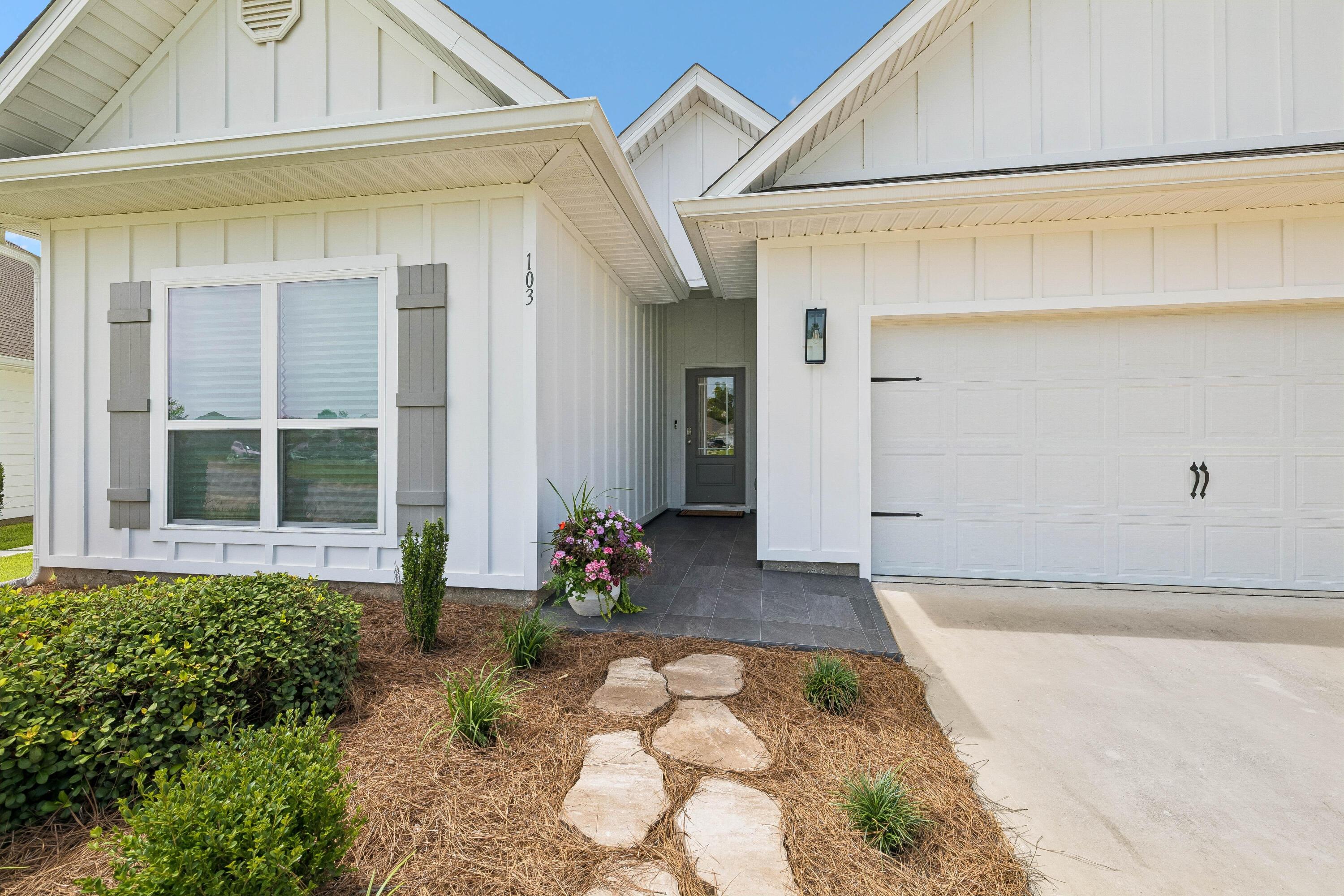 Image 3: Upgraded tiled entry walkway