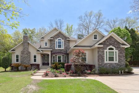 943 Lake Drive
