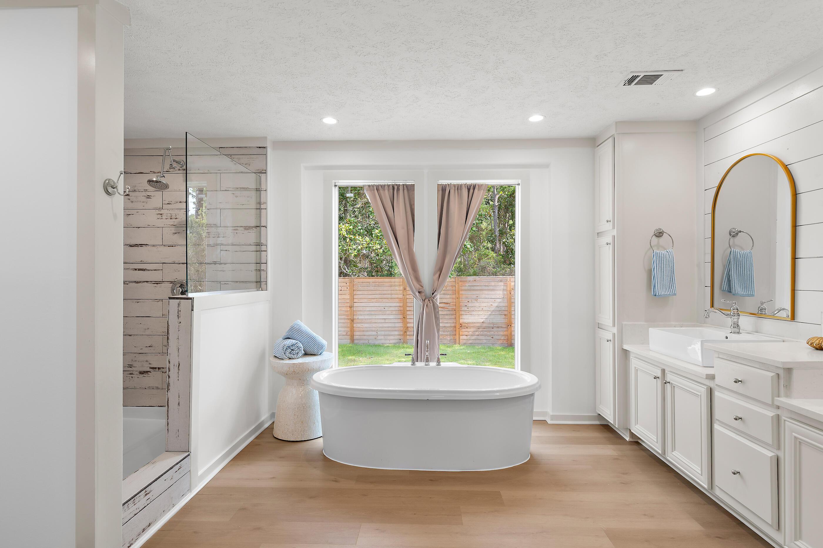 Image 4: Primary Bathroom