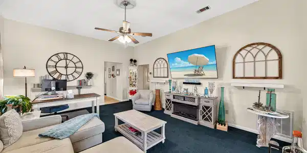 Image 4: Living Room