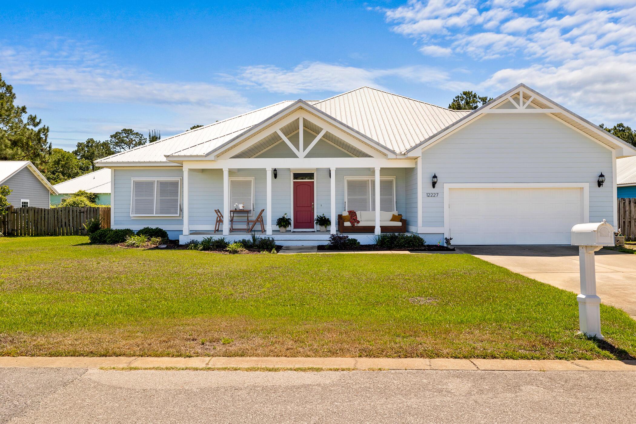 Image 2: Large Front Yard