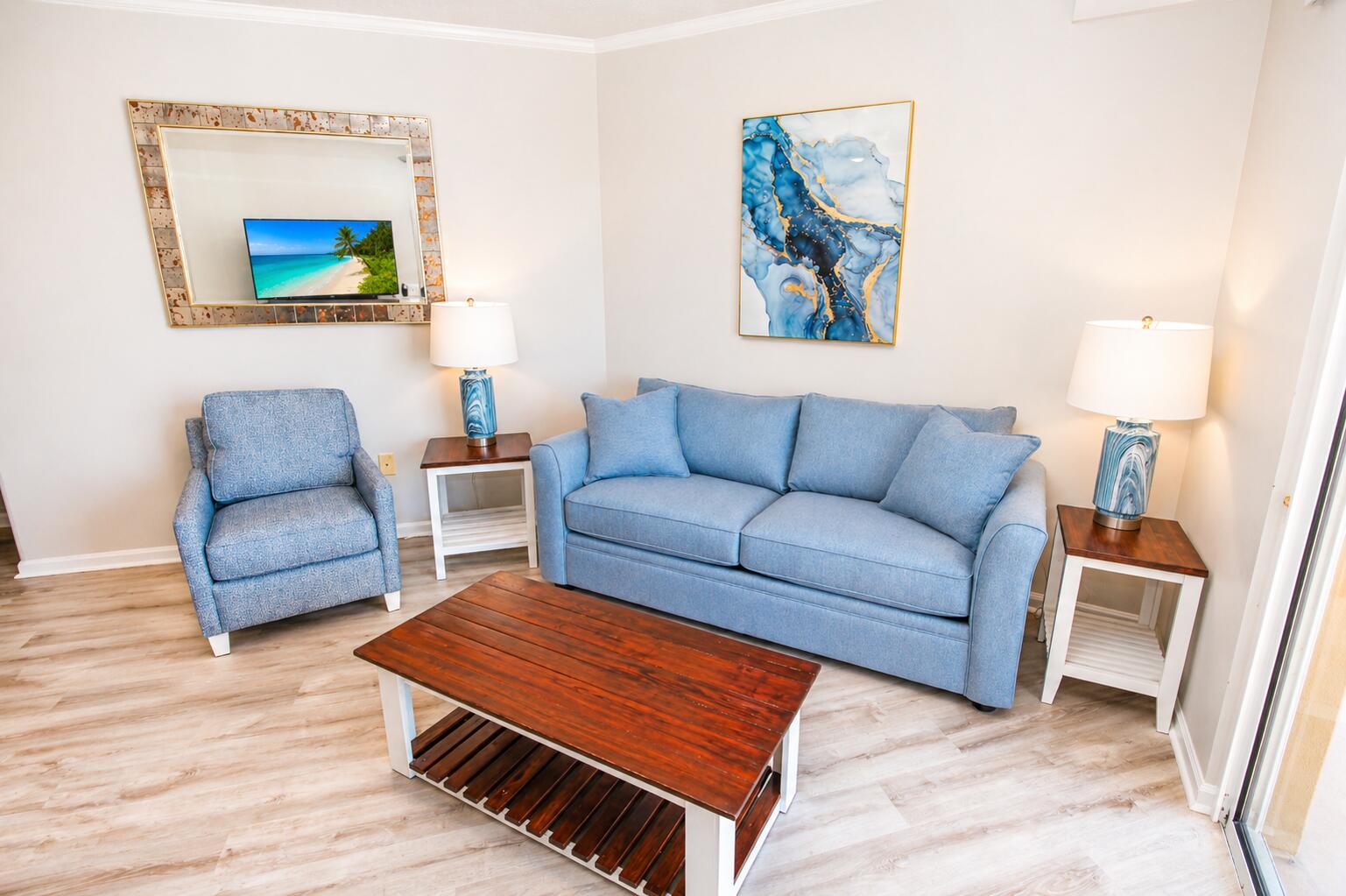 Image 4: 4784 Living Room