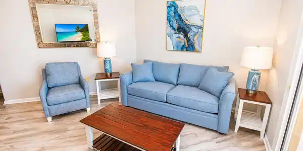 Image 4: 4784 Living Room