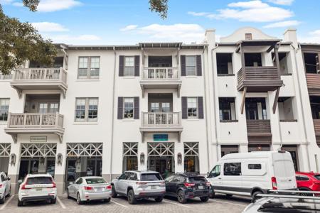 104 N Barrett Square