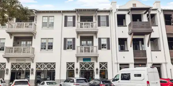 104 N Barrett Square