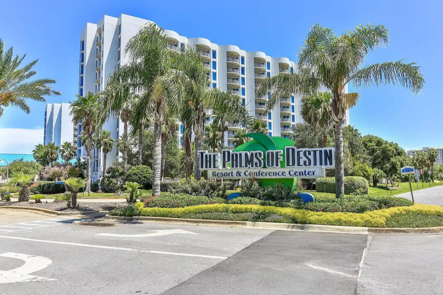 Image 1: Resort entrance