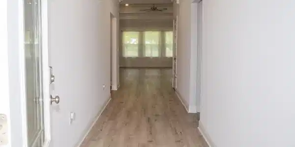 Image 3: Foyer Entrance