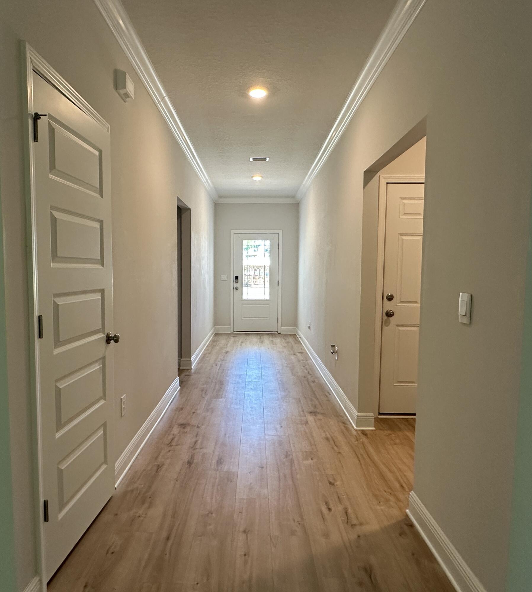 Image 4: Foyer