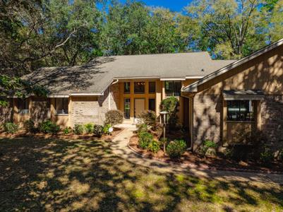 2819 Edgewater Drive