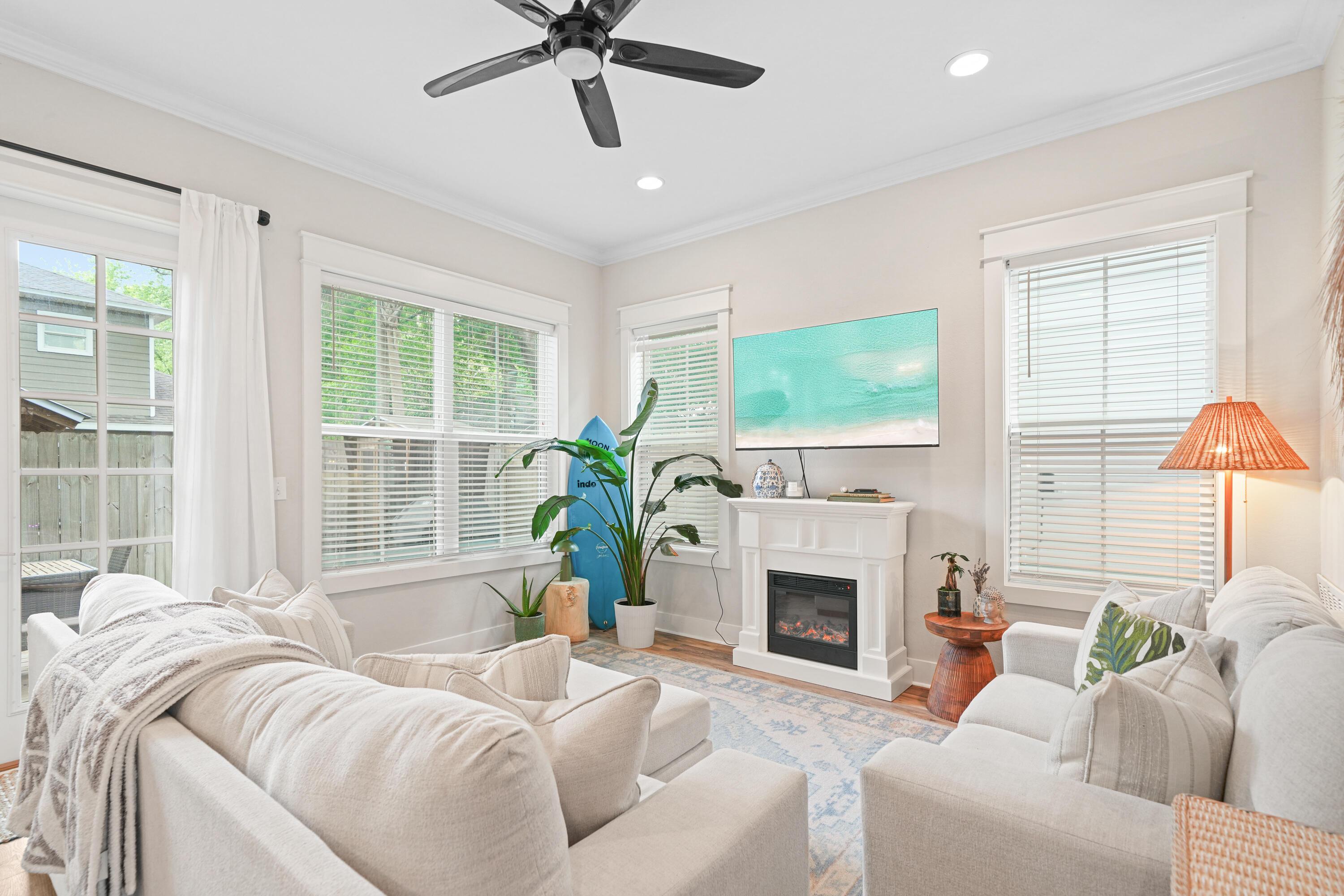 Image 4: Living Space