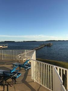 1409 W Highway 98