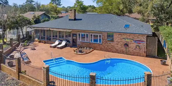 1013 E Troon Drive