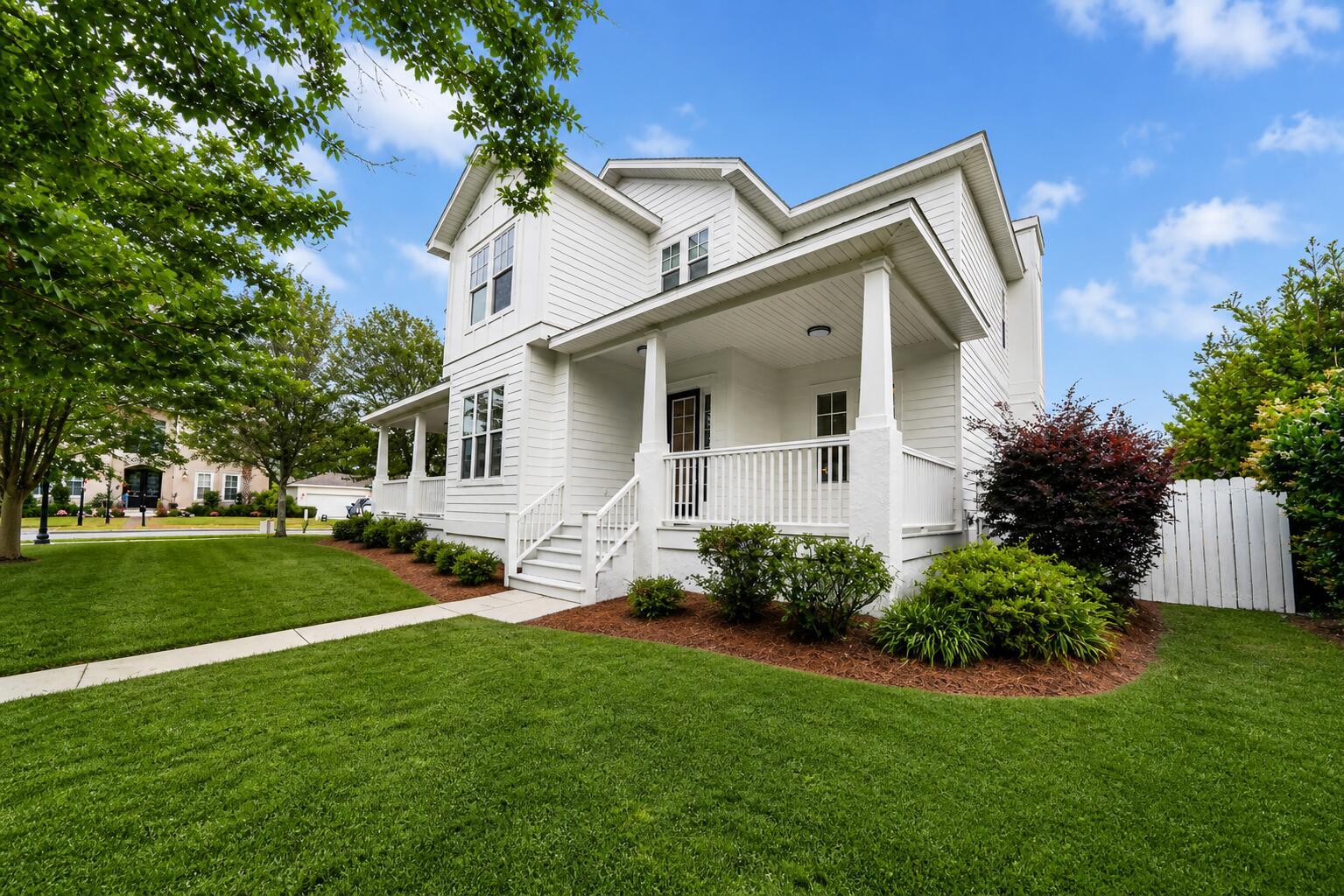Image 2: 300 Coconut Grove Front 3