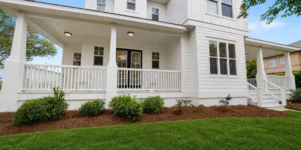 Image 3: 300 Coconut Grove Front 2