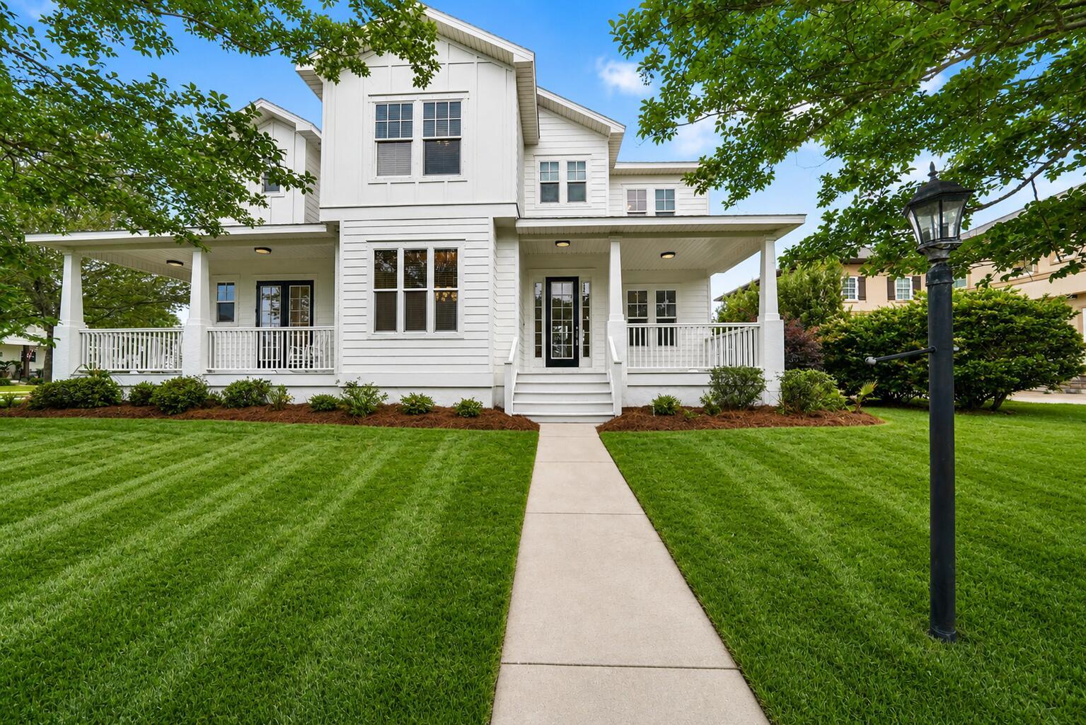 Image 4: 300 Coconut Grove Front 1