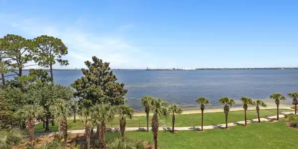 2400 Grandiflora Boulevard