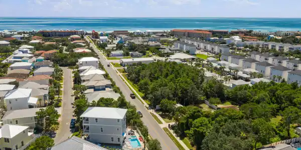 Image 2: Proximity to the Beach